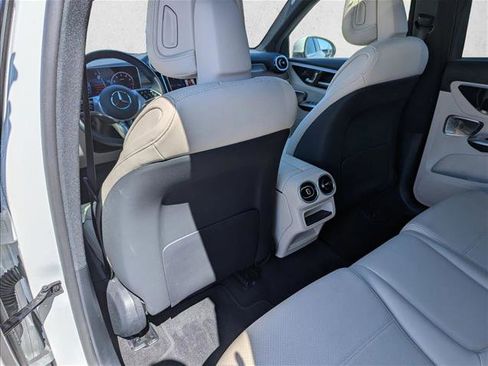 Used 2024 Mercedes-Benz GLC 300 image 25