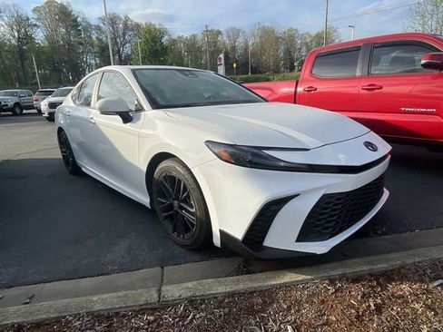 Used 2025 Toyota Camry SE w/ Convenience Package image 5