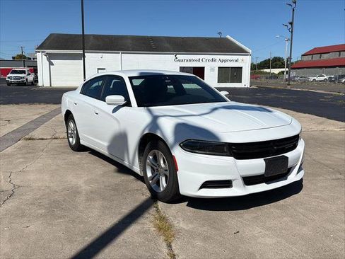 Used 2022 Dodge Charger SXT image 2