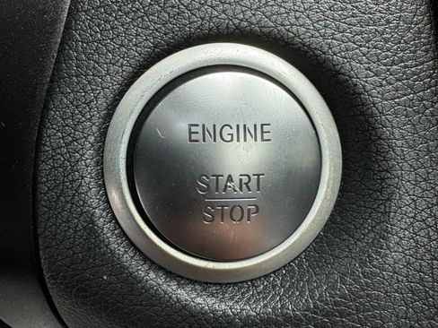 Used 2018 Mercedes-Benz C 300 Sedan image 32