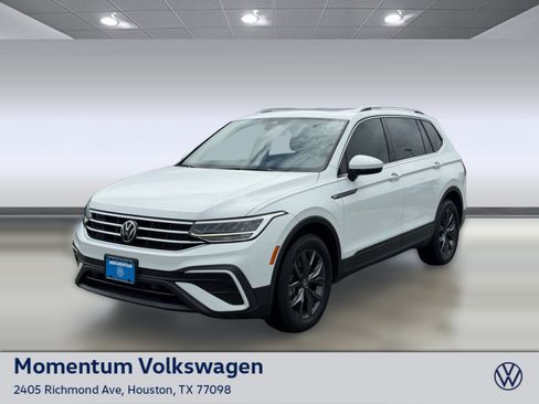 Certified 2022 Volkswagen Tiguan SE w/ Panoramic Sunroof Package FWD image 1