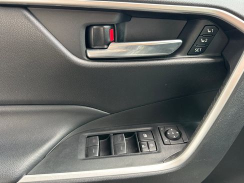 Used 2022 Toyota RAV4 XLE Premium AWD/4WD image 11