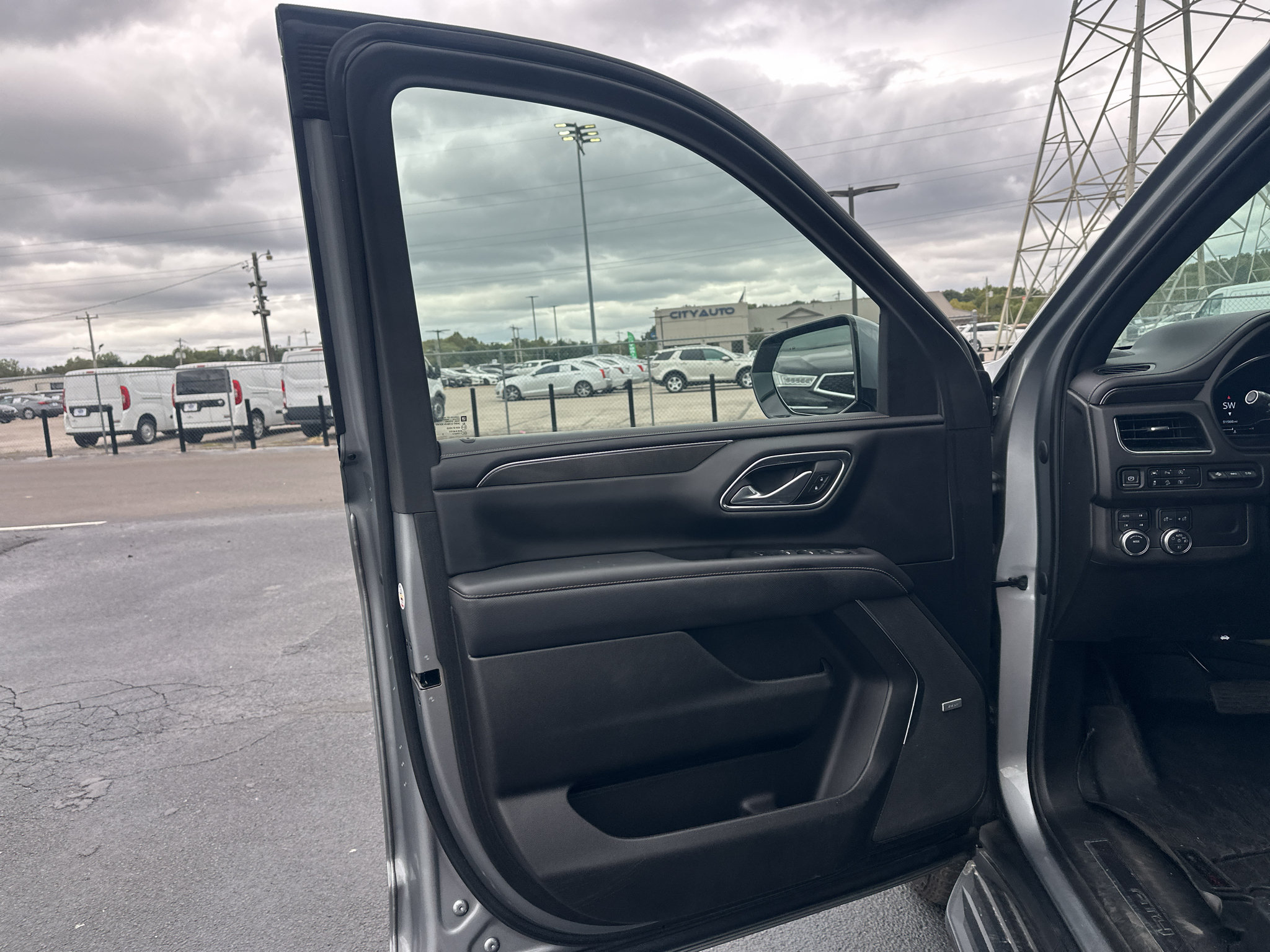 Used 2023 GMC Yukon AT4 w/ Technology Package AWD/4WD image 15
