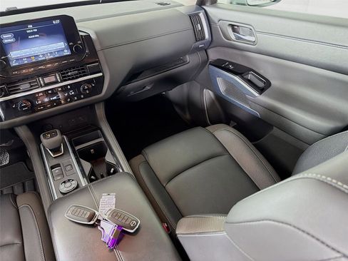 Used 2025 Nissan Pathfinder SL AWD/4WD image 23