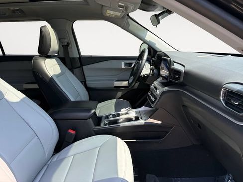 Used 2021 Ford Explorer XLT w/ Equipment Group 202A AWD/4WD image 15