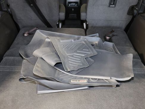 Used 2019 Chevrolet Traverse LT FWD image 16