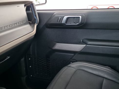 Used 2022 Ford Bronco Wildtrak image 38