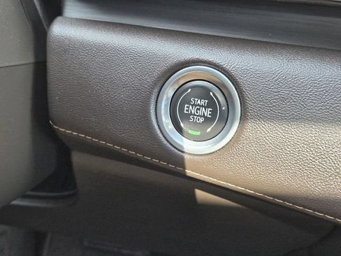 Used 2022 Cadillac Escalade Premium Luxury AWD/4WD image 18