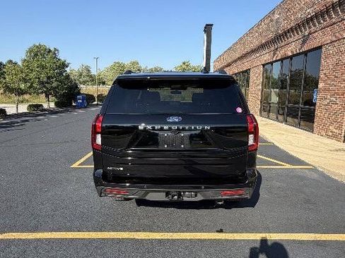 Used 2025 Ford Expedition Active AWD/4WD image 5
