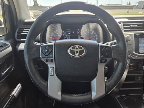 Used 2018 Toyota 4Runner SR5 AWD/4WD image 19