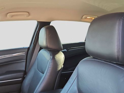 Used 2022 Chrysler 300 Touring L image 18