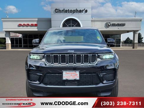 Used 2023 Jeep Grand Cherokee Laredo w/ Luxury Tech Group I AWD/4WD image 8