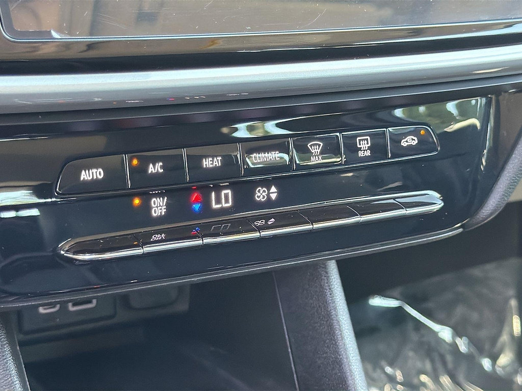 Used 2023 Chevrolet Bolt EUV LT w/ Driver Confidence Package FWD image 11