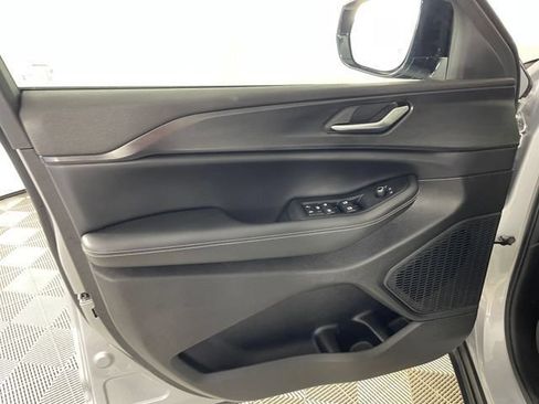 Used 2023 Jeep Grand Cherokee Altitude AWD/4WD image 39