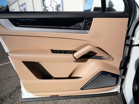 Used 2024 Porsche Cayenne S image 32