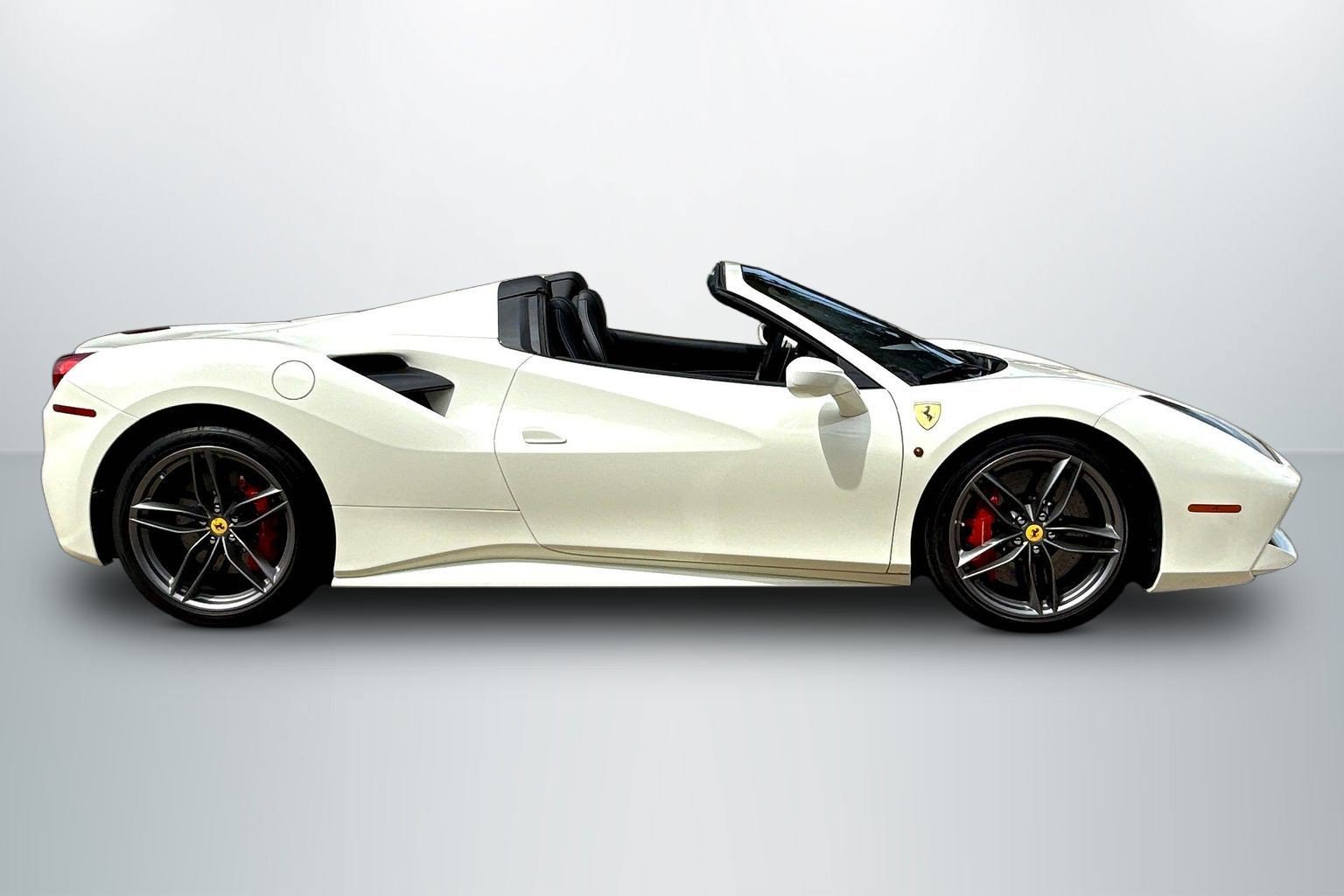 Used 2018 Ferrari 488 Spider RWD image 4