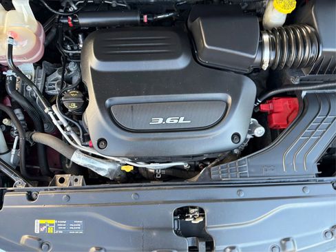 Used 2017 Chrysler Pacifica Touring-L w/ Tire & Wheel Group image 13