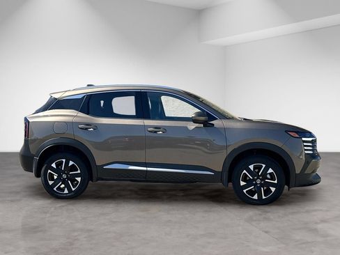 Used 2025 Nissan Kicks SR FWD image 8