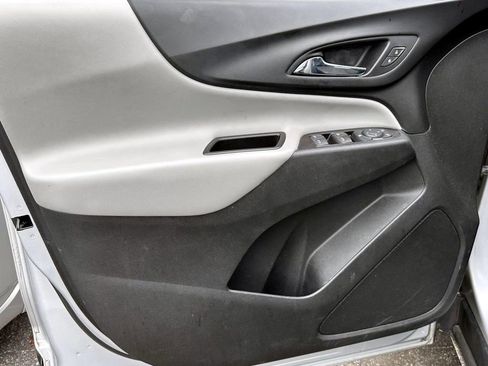 Used 2018 Chevrolet Equinox LS image 15