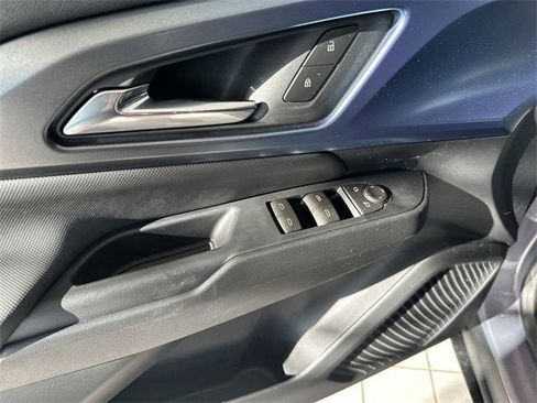 New 2026 Chevrolet Equinox EV LT image 32