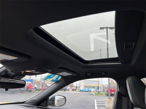 Certified 2024 Chevrolet Trax RS w/ Sunroof Package image 15