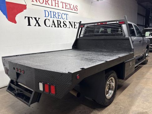 Used 2022 RAM 3500 Tradesman w/ Chrome Appearance Group AWD/4WD image 6