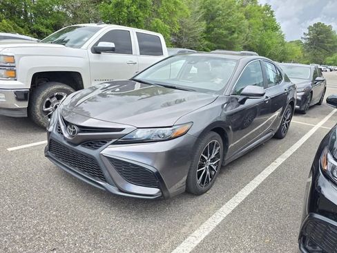 Used 2023 Toyota Camry SE w/ Convenience Package image 14