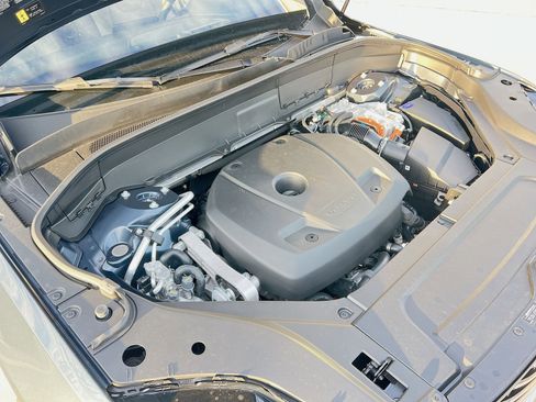 New 2026 Volvo XC90 T8 Plus w/ Protection Package Premier image 28