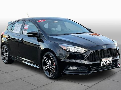 Used 2016 Ford Focus ST image 3