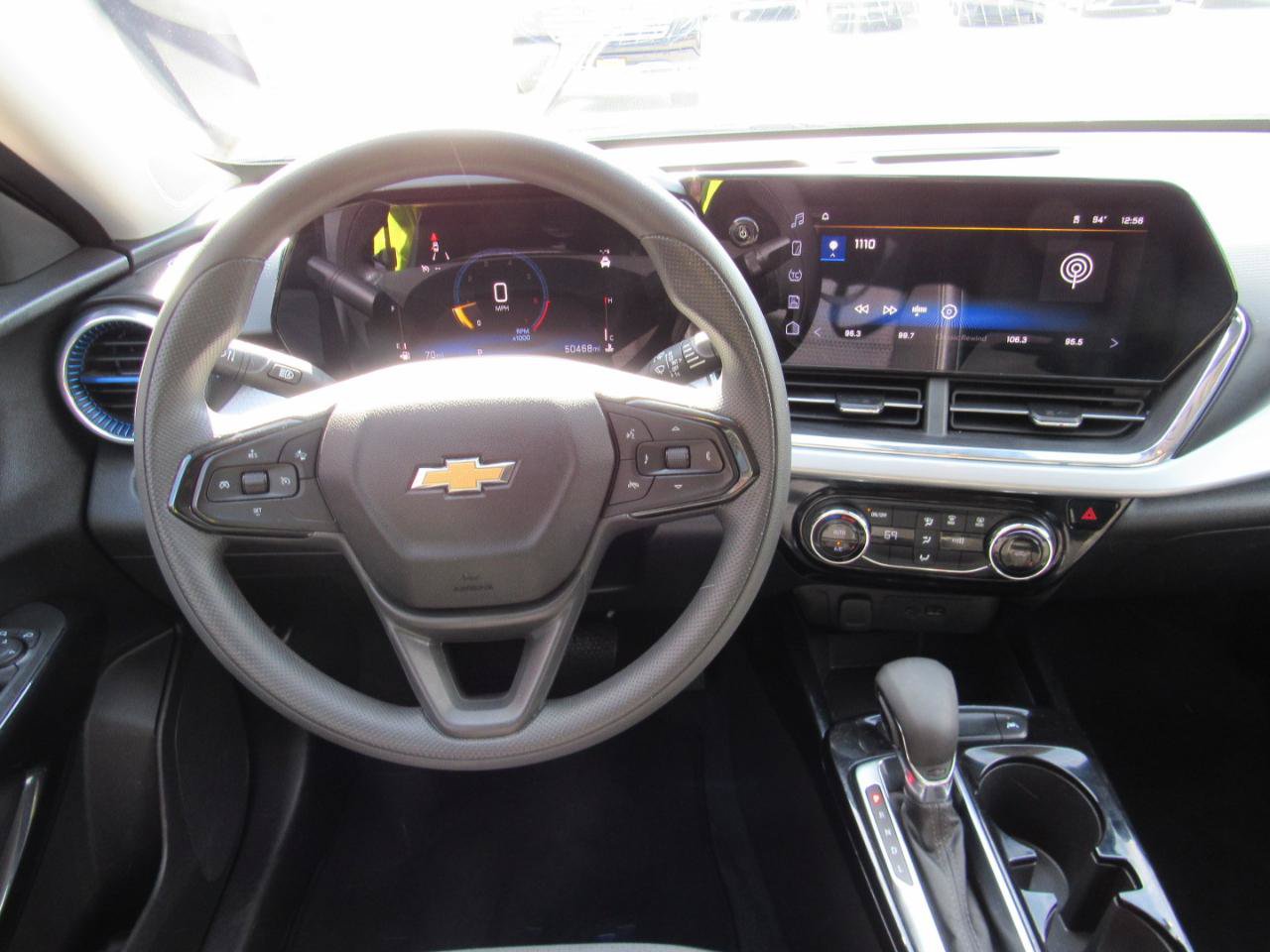 Used 2025 Chevrolet Trax LT FWD image 5