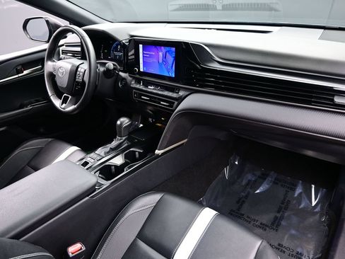 Used 2025 Toyota Camry SE FWD image 14