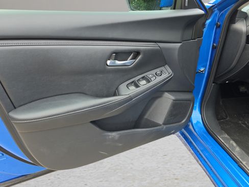 Used 2025 Nissan Sentra SV FWD image 33