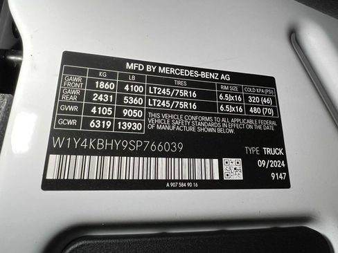 Used 2025 Mercedes-Benz Sprinter 2500 image 40