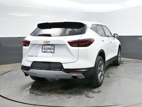 Used 2025 Chevrolet Blazer LT AWD/4WD image 9