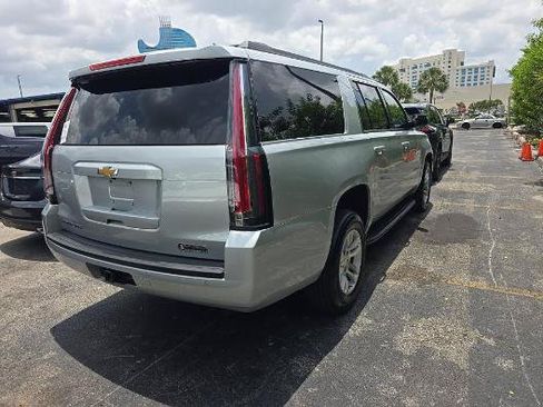 Used 2018 Chevrolet Suburban LS RWD image 2