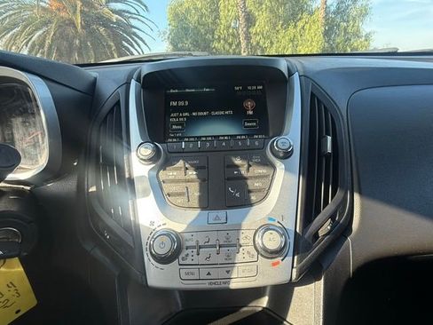 Used 2017 Chevrolet Equinox LT w/ Convenience Package image 19