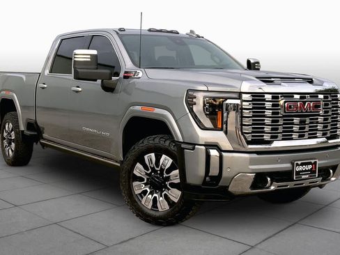 Used 2024 GMC Sierra 2500 Denali w/ Denali Reserve Package AWD/4WD image 3