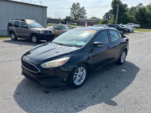 Used 2017 Ford Focus SE image 1
