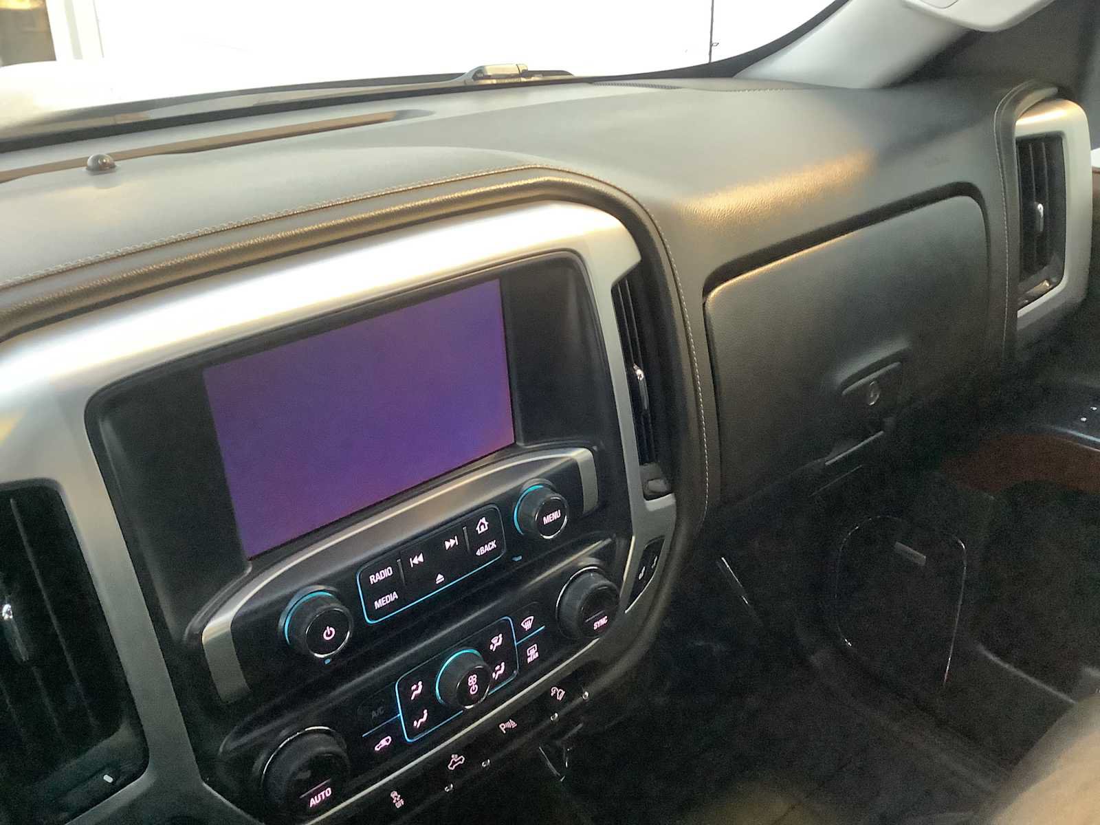 Used 2017 GMC Sierra 1500 SLT w/ SLT Premium Package AWD/4WD image 17
