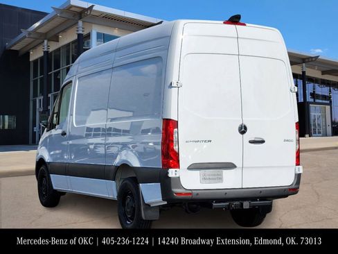 Used 2025 Mercedes-Benz Sprinter 2500 image 4