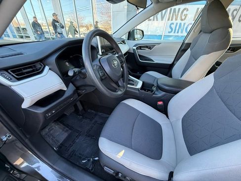 Used 2024 Toyota RAV4 XLE w/ Convenience Package image 16