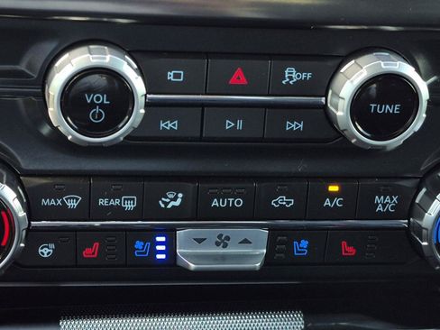 Used 2025 Ford F150 Platinum w/ FX4 Off-Road Package AWD/4WD image 34