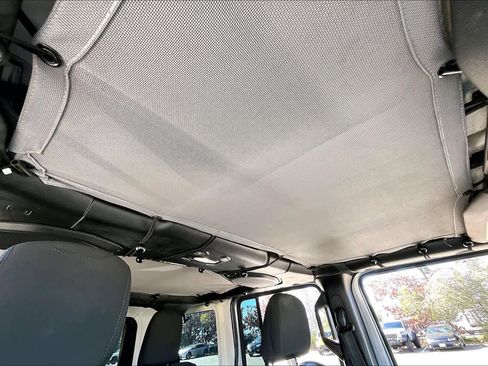 Used 2018 Jeep Wrangler Unlimited Sahara image 13