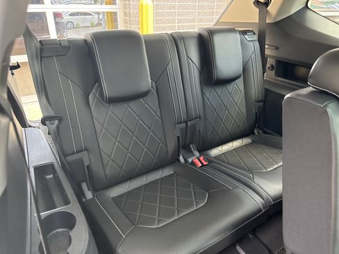 Used 2025 Volkswagen Atlas SEL Premium R-Line AWD/4WD image 32