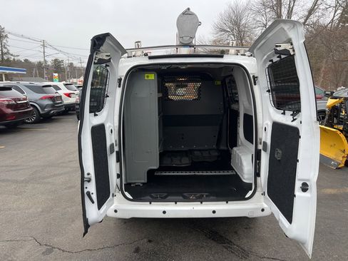 Used 2020 Nissan NV200 SV w/ Sliding Glass Door Package image 4