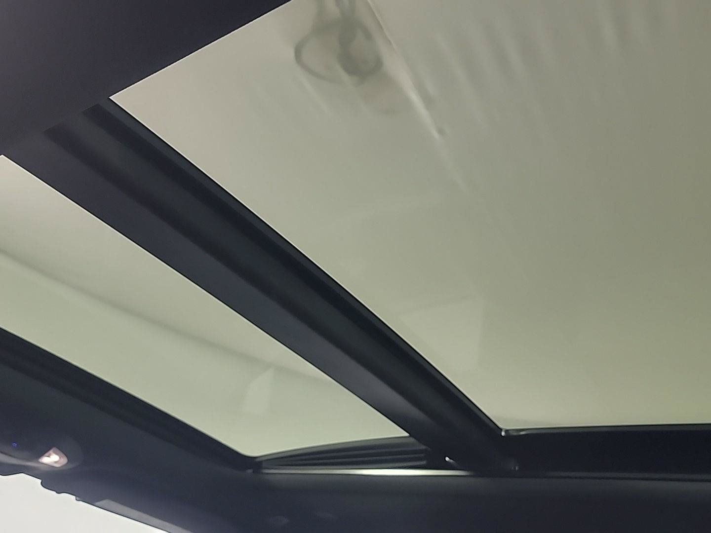 Used 2019 Chrysler Pacifica Touring-L Plus w/ Advanced Safetytec Group FWD image 25