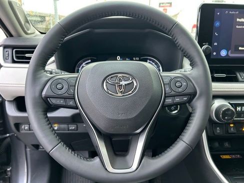 Used 2023 Toyota RAV4 XLE Premium image 26