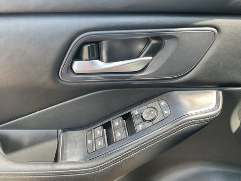 Used 2025 Nissan Rogue SV FWD image 24