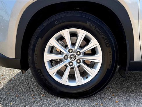 Used 2024 Toyota Grand Highlander XLE image 7