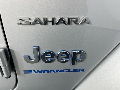 Used 2023 Jeep Wrangler Unlimited Sahara w/ Cold Weather Group AWD/4WD image 39